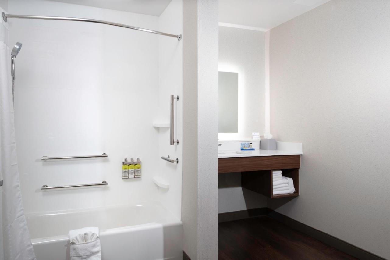 Express & - By Ihg Hotel
