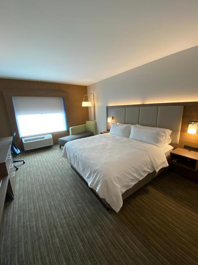 Holiday Express & - By Ihg Hotel