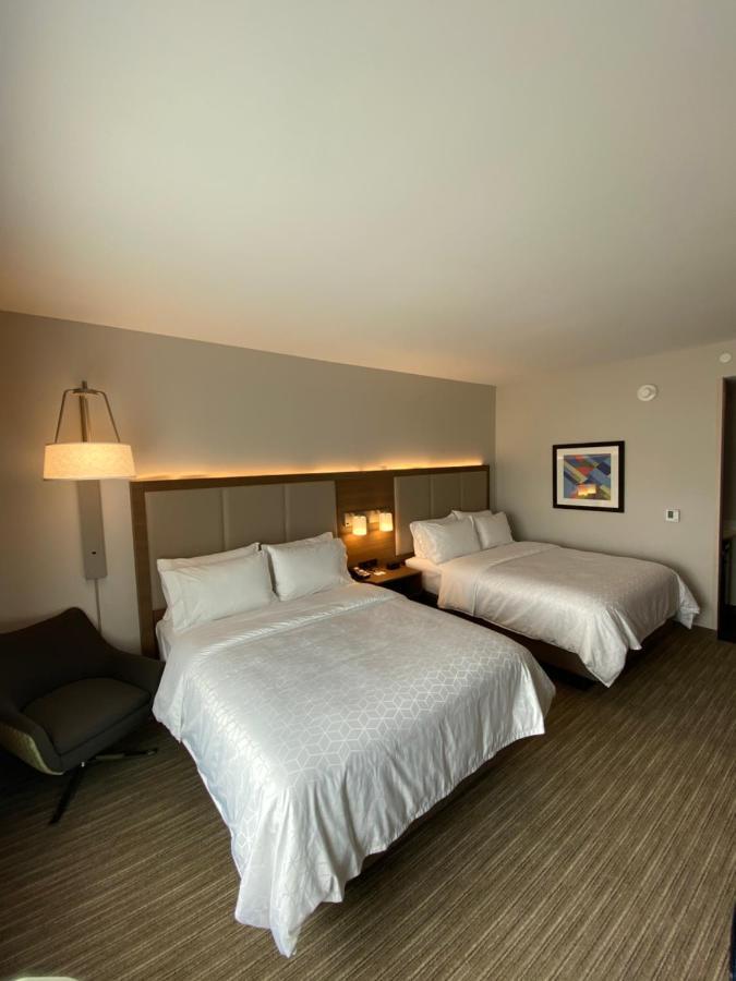 Holiday Express & - By Ihg Hotel